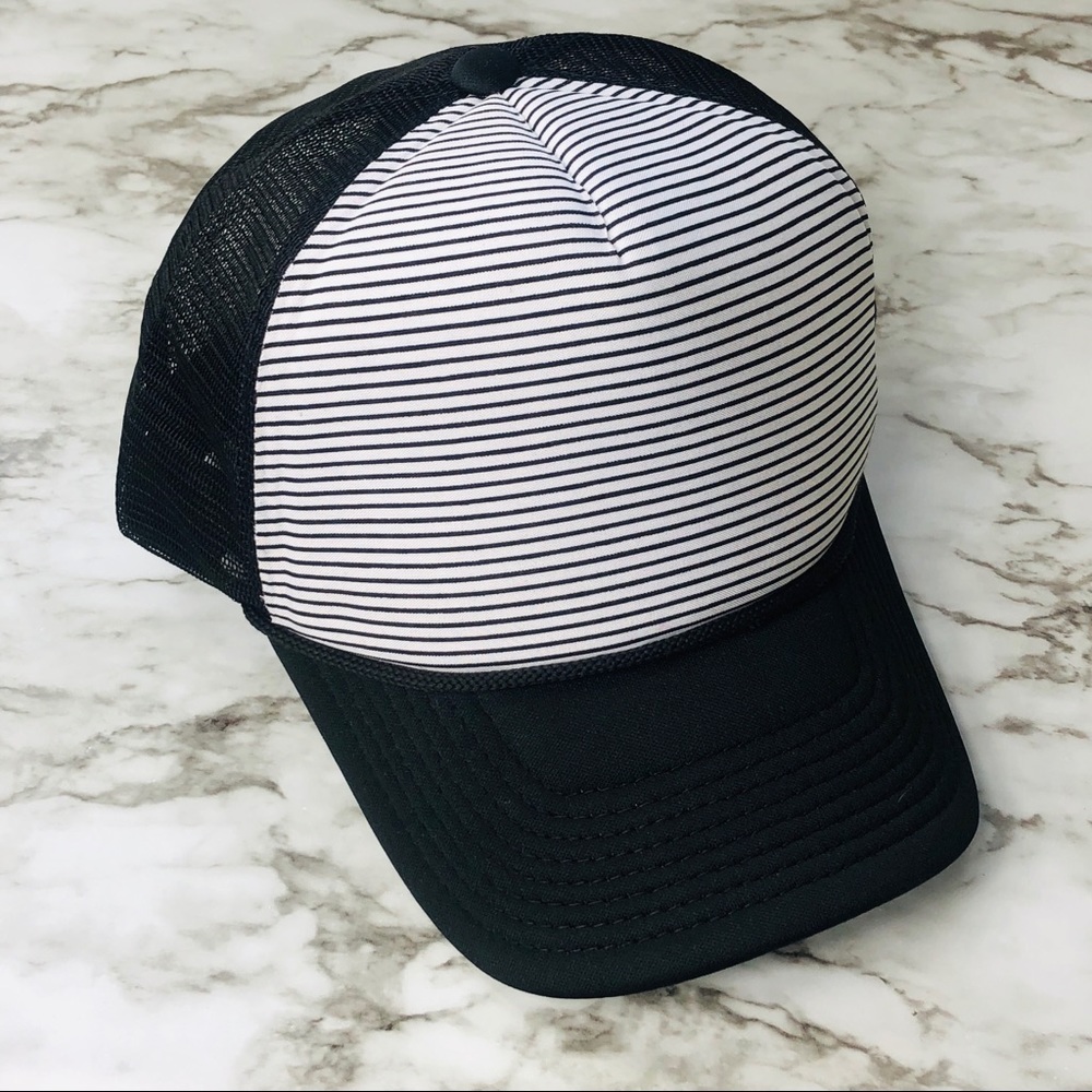 ArieBdesigns Pinstriped hat